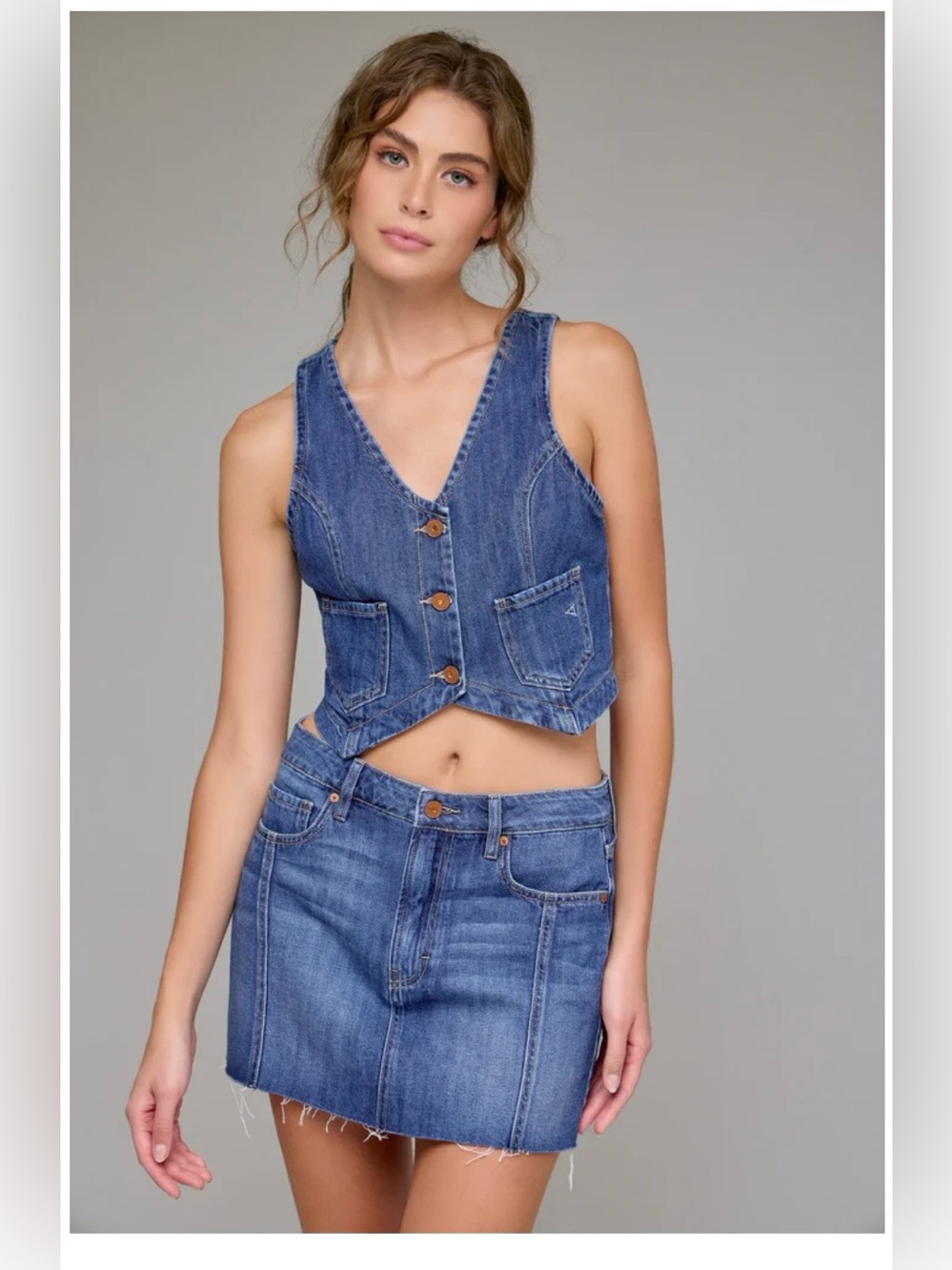 [REBEL] DARK WASH SUPER SOFT CROPPED
FITTED VEST NWT Small PTP 17/L 17